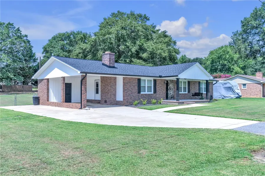 207 Vinewood Street, Piedmont, SC 29673 - #2