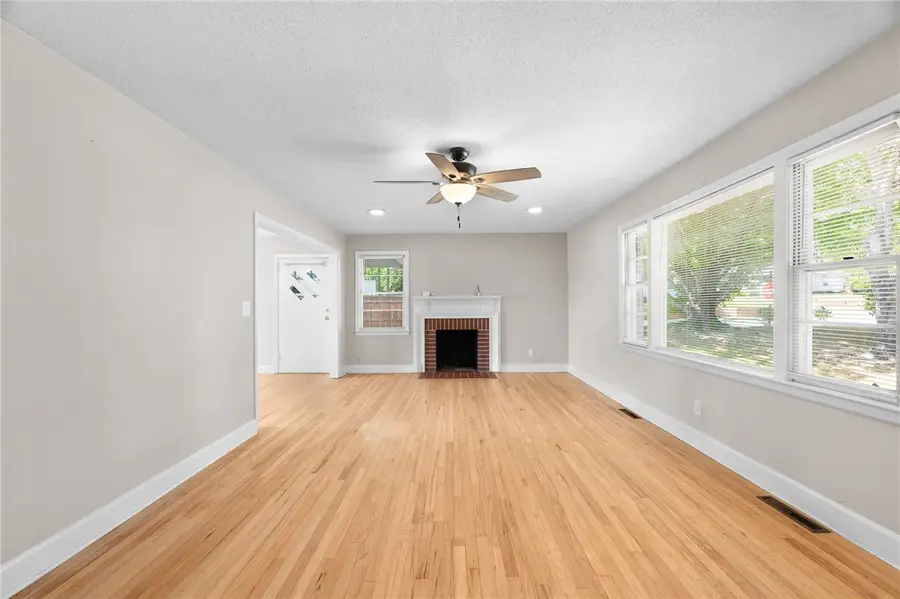 607 W Farley Avenue, Laurens, SC 29360 - #2