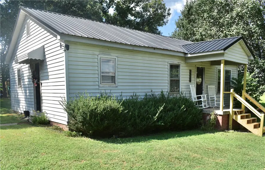 1521 Woodlawn Road, Greenwood, SC 29646 - #2