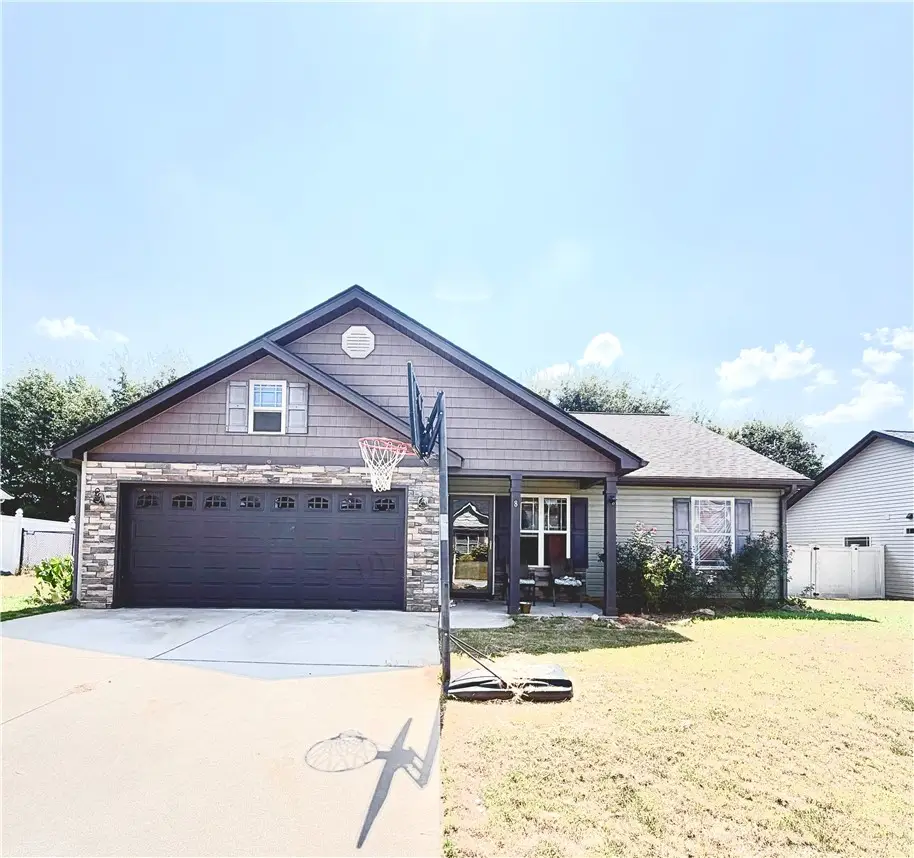 8 Robin Drive, Anderson, SC 29626 - #1