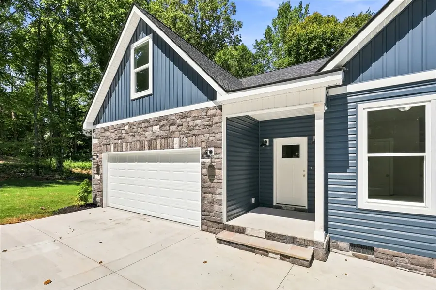 216 W Halfway Branch Drive, Walhalla, SC 29691 - #3