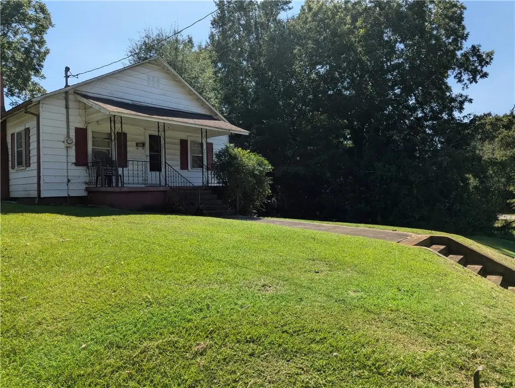 604 E South 2nd Street, Seneca, SC 29678 - #1