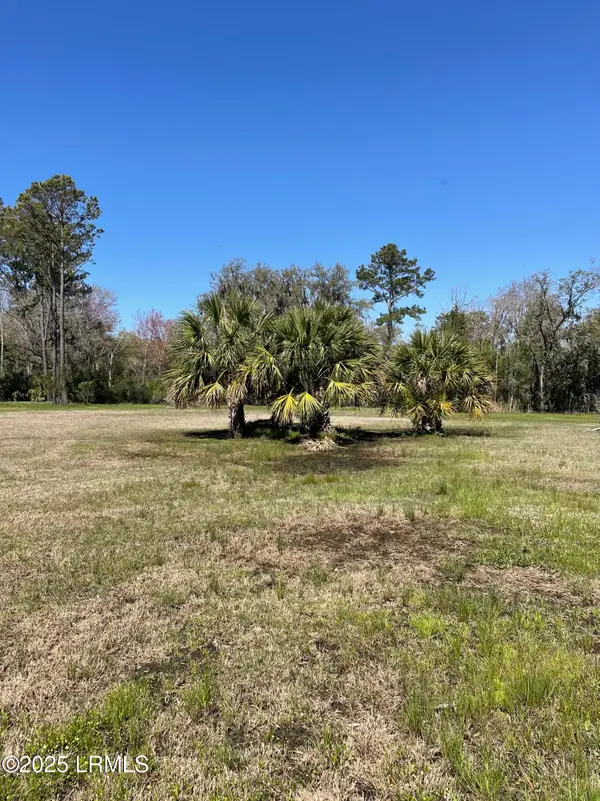 38 Meadowbrook Drive S, Beaufort, SC 29907