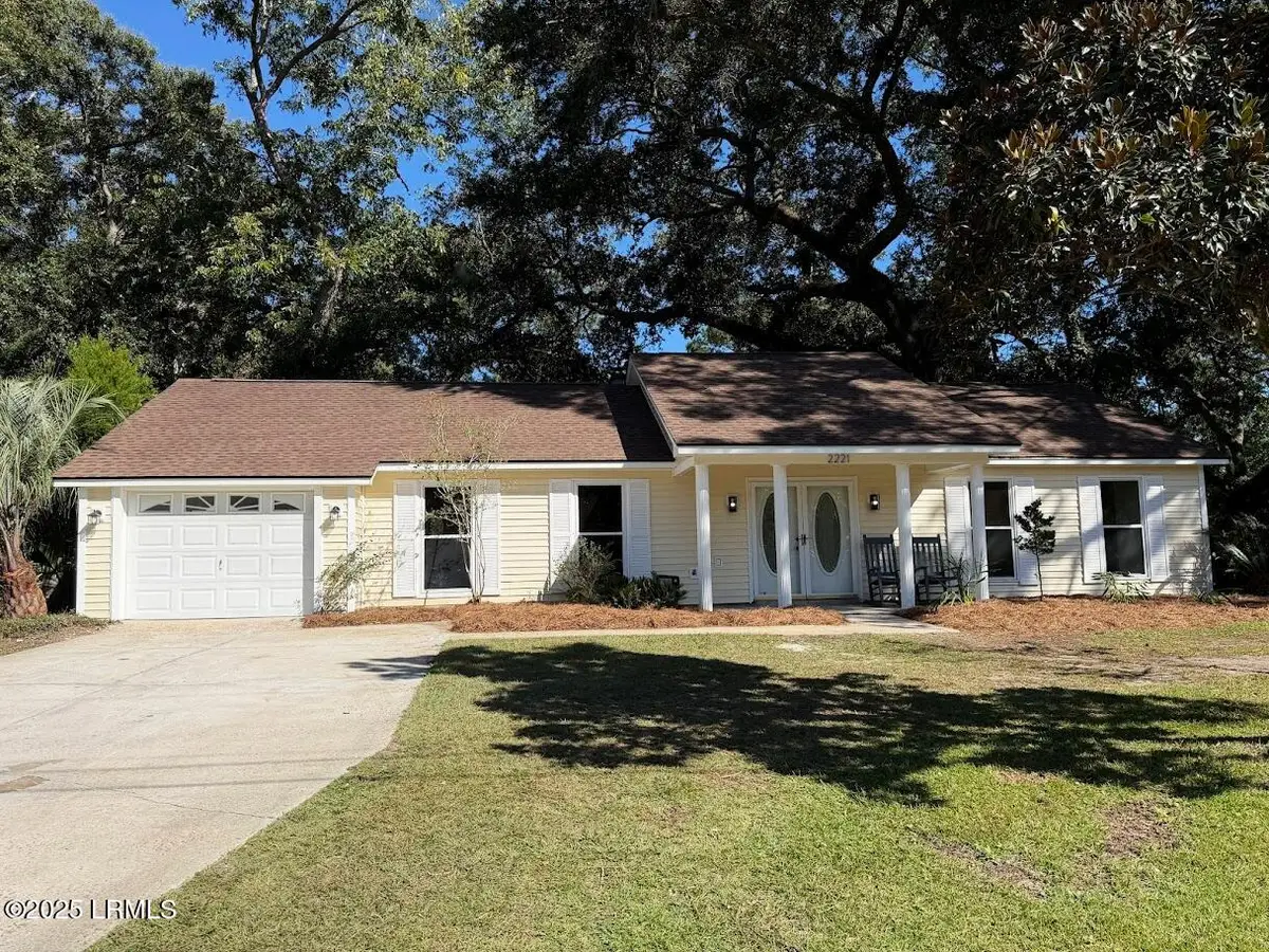 2221 Salem Drive E, Beaufort, SC 29906 - Image #1