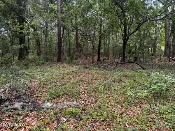 43 Pine Grove Road, Beaufort, SC 29906