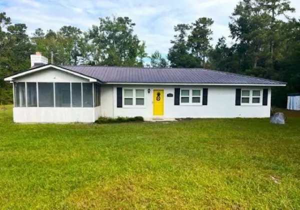 1432 Twin Lakes Rd., Cades, SC 29518