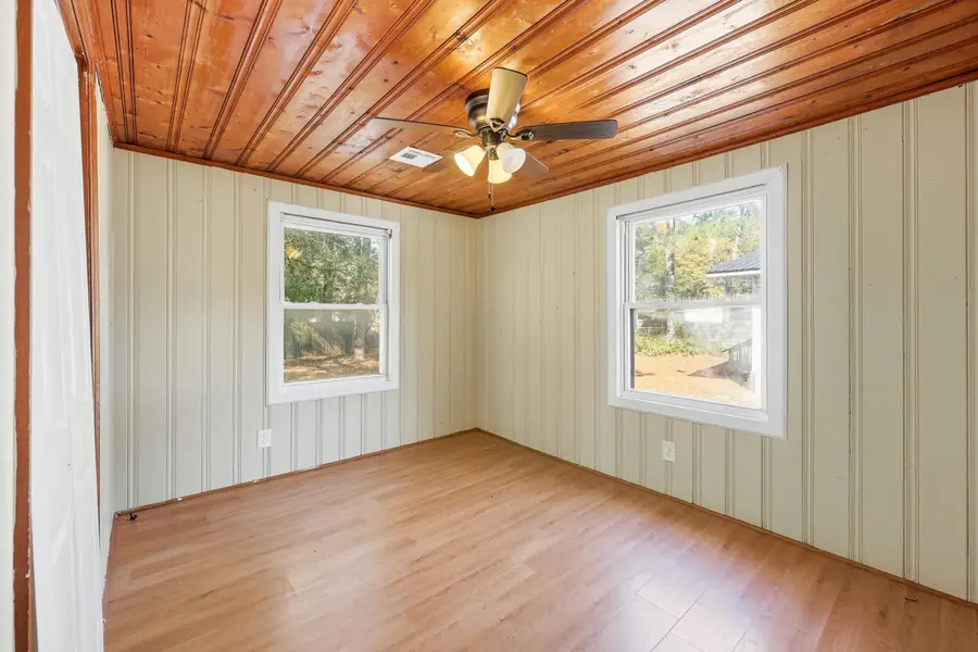 3884 Mineola Ave., Little River, SC 29566 - #3