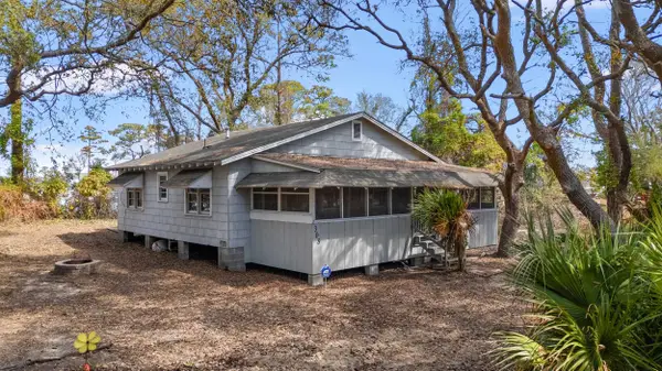 308 Sandcrest Dr., North Myrtle Beach, SC 29582