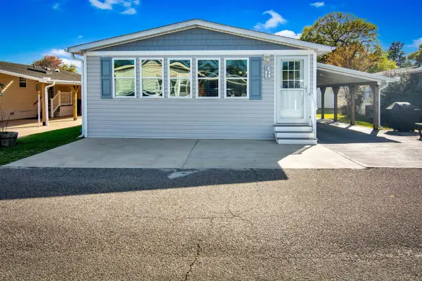 469 Sandpebble Dr., Surfside Beach, SC 29575