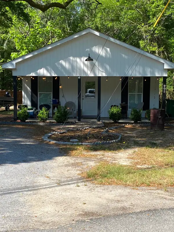 905 Lakeside Dr., Georgetown, SC 29440