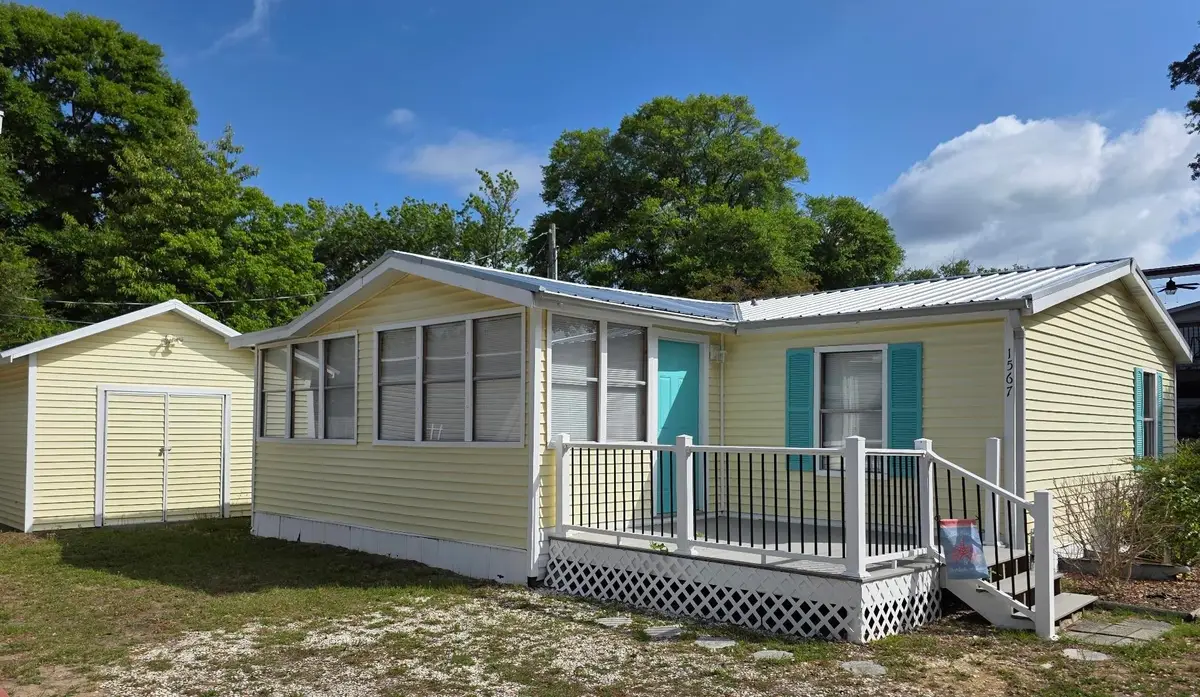 1567 Park Ln., Garden City, SC 29576 - #1