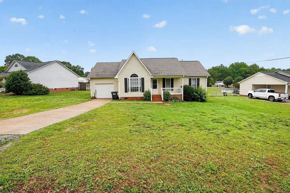 2202 Rolling Green Rd, Anderson, SC 29621 - #1