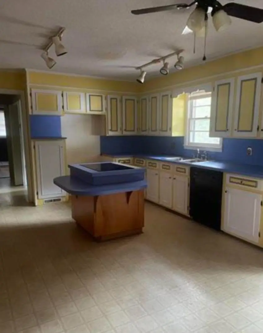 108 Swails St, Kingstree, SC 29556 - #3