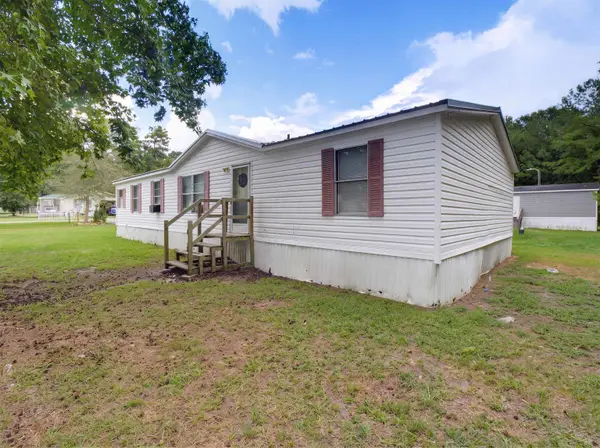 12 Locust St, Andrews, SC 29510