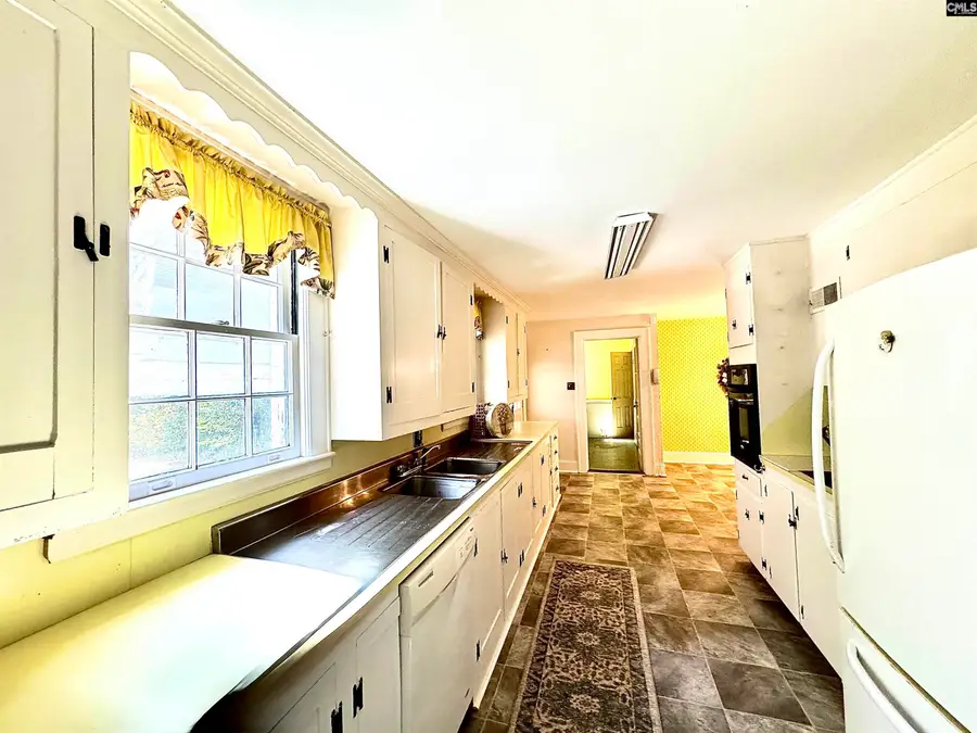 940 Ellis Avenue, Orangeburg, SC 29115 - #3