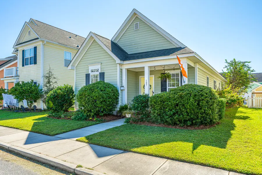 107 Foxglove Avenue, Summerville, SC 29483 - Image #2