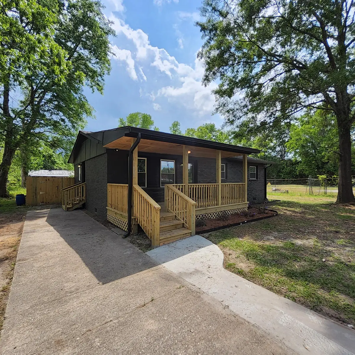 202 E Huggins Street, Manning, SC 29102 - Image #1