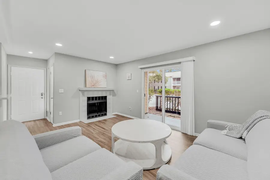 1054 Anna Knapp Boulevard #4a, Mount Pleasant, SC 29464 - Image #2