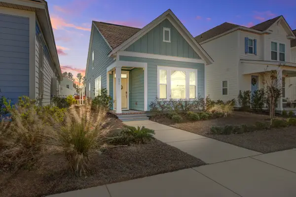 655 Blueway Avenue, Summerville, SC 29486