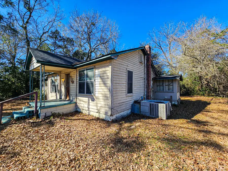 401 W Huggins Street, Manning, SC 29102 - #3