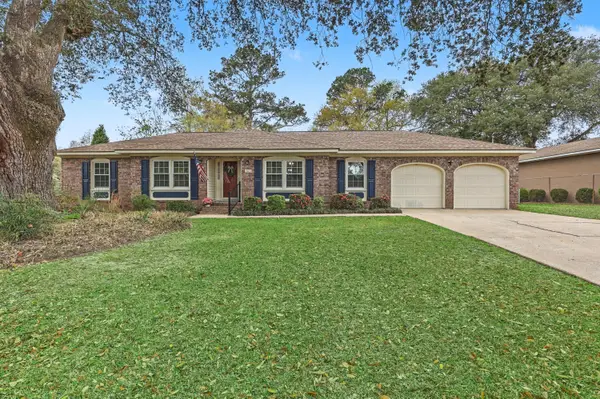 8465 Yorkshire Lane, North Charleston, SC 29406