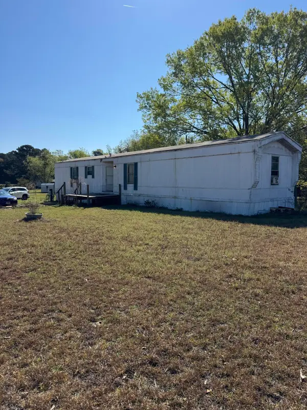 1830 Goslin Pond Rd, Summerton, SC 29148