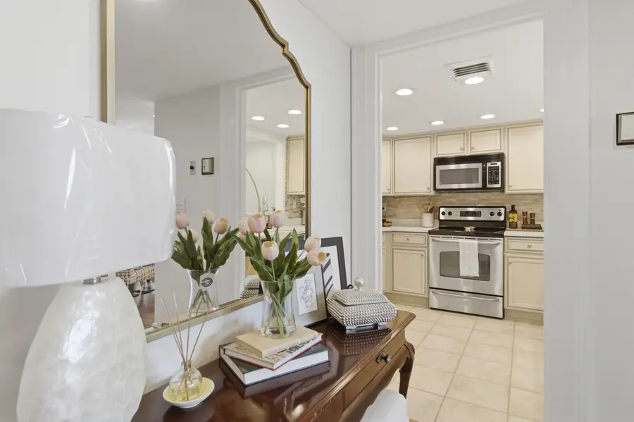 14 Lockwood Drive #Apt 9J, Charleston, SC 29401 - #3