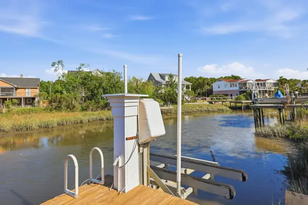 1682 Old Military Road, Charleston, SC 29412