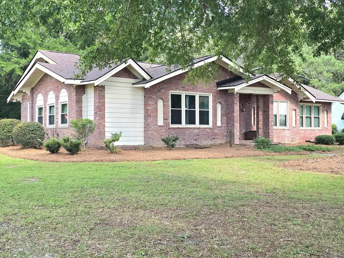 14 N Dukes Street, Summerton, SC 29148 - #1