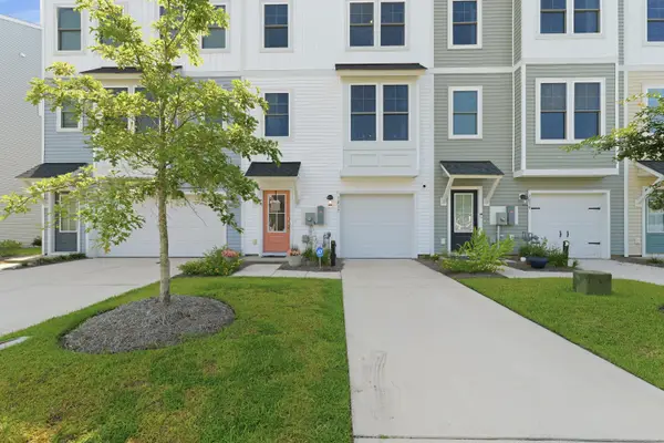 1017 Pettiford Place, Hanahan, SC 29410
