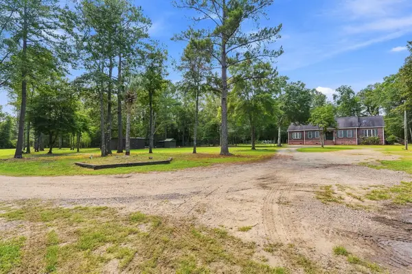 725 Yellow Brick Road, Bonneau, SC 29431