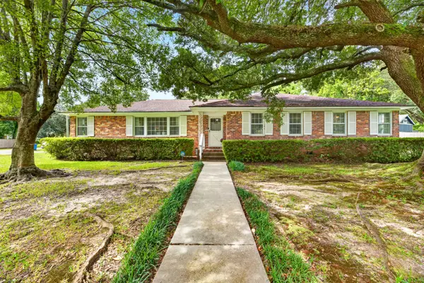 1884 Saint Julian Drive, Charleston, SC 29407