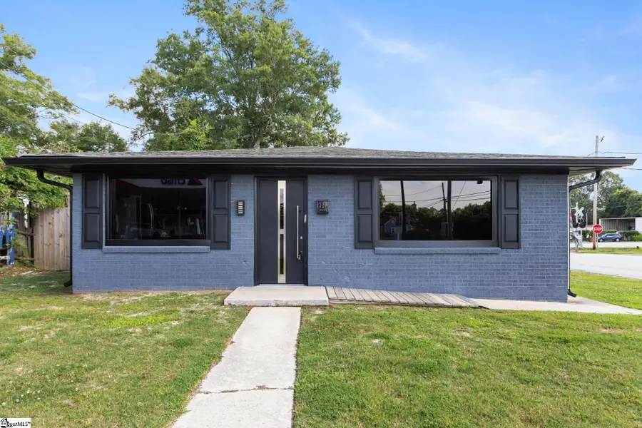 327 W Main Street, Clinton, SC 29325 - #2