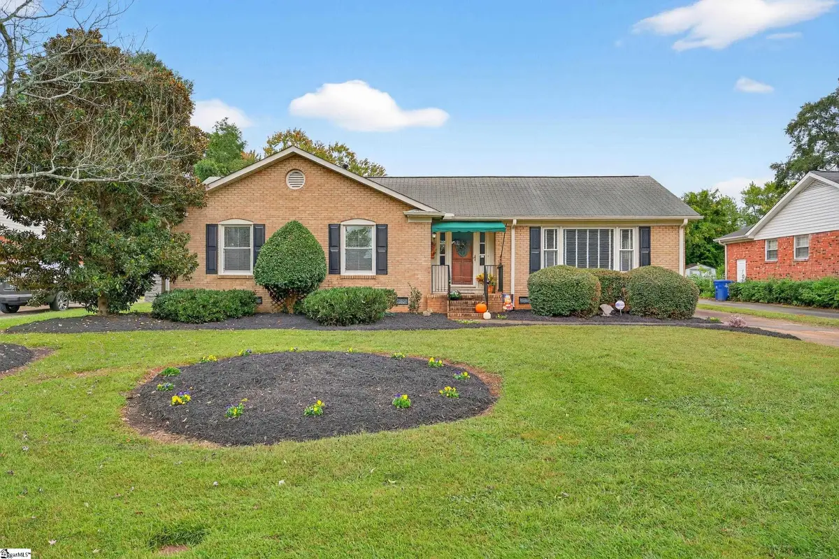 208 Saint Matthews Lane, Spartanburg, SC 29301 - Image #1