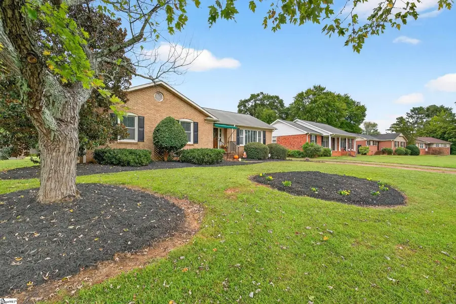 208 Saint Matthews Lane, Spartanburg, SC 29301 - Image #2