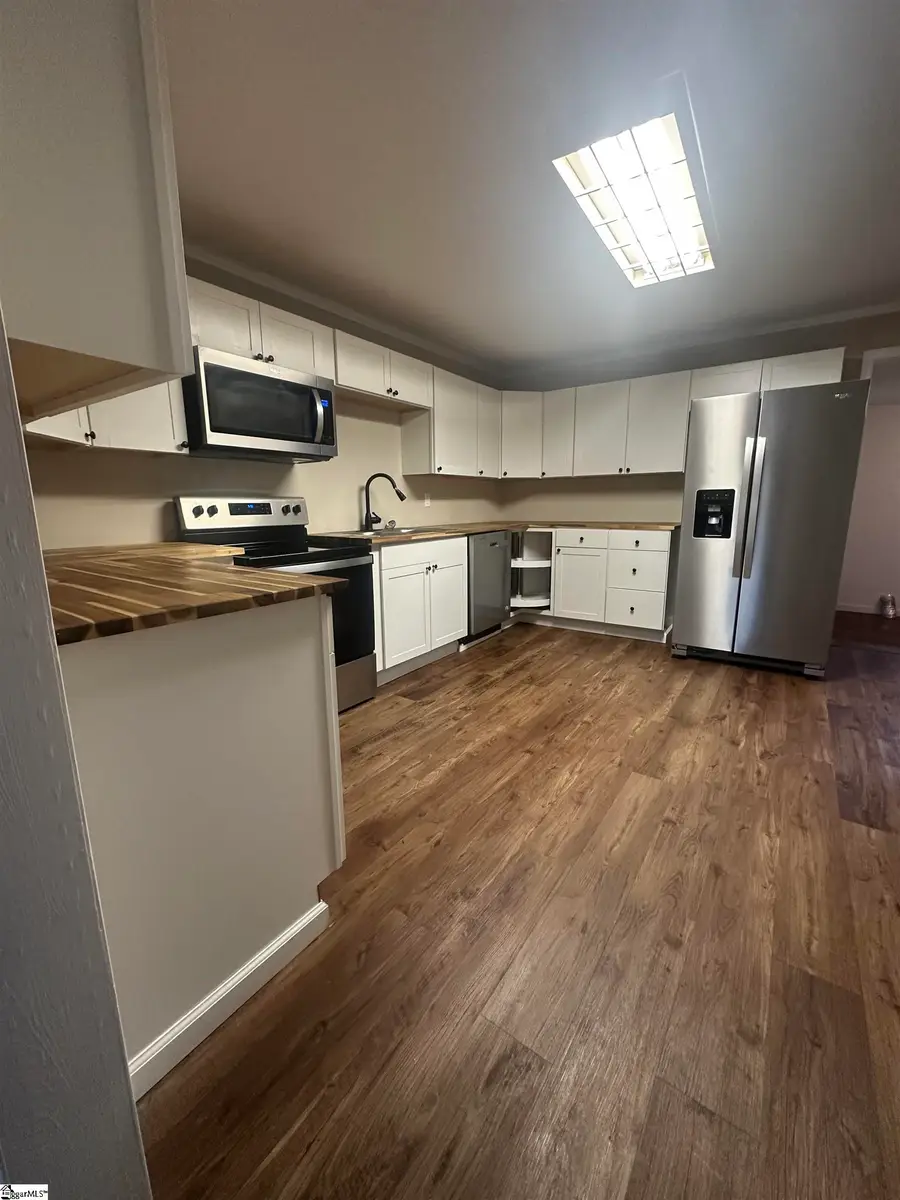 112 Middle Street, Laurens, SC 29360 - Image #3