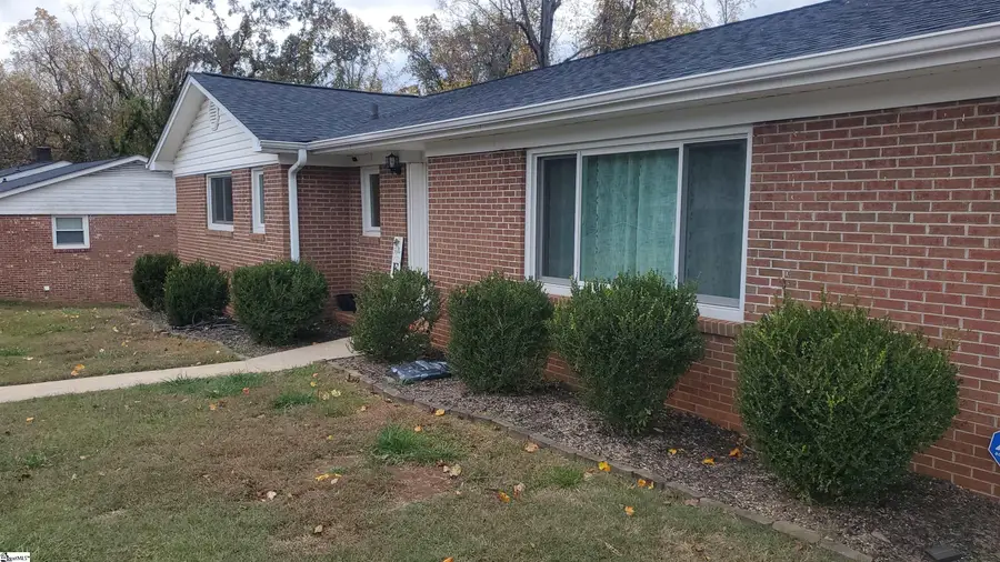 111 Stribling Circle, Spartanburg, SC 29301-1628 - Image #2