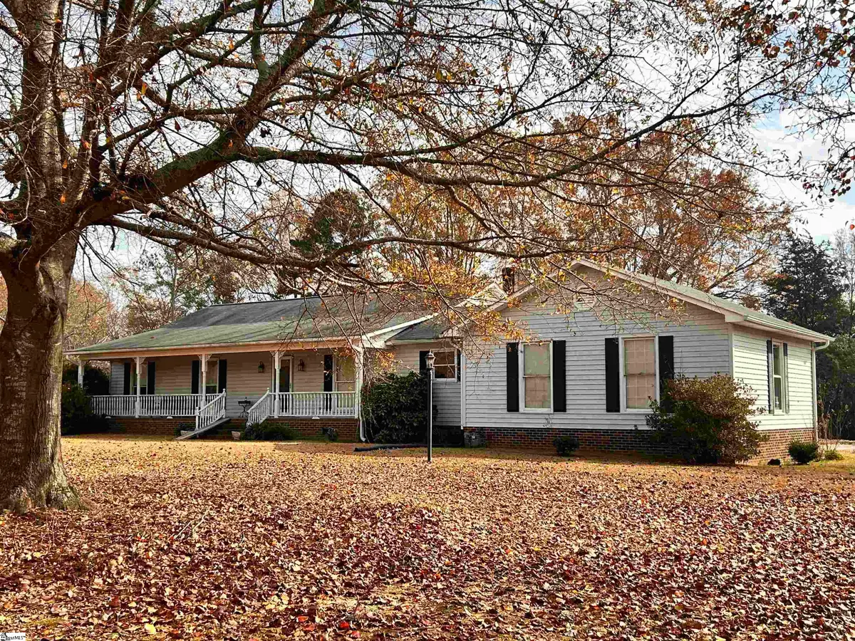 3389 Lakeview Drive, Laurens, SC 29360 - Image #1