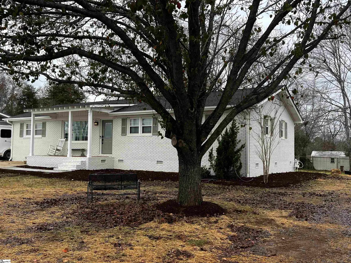 713 Cross Anchor Road, Woodruff, SC 29388 - Image #1