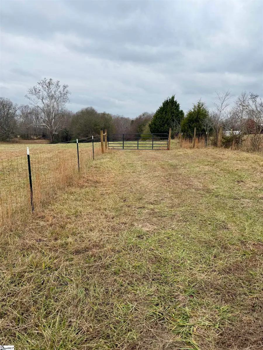 17942 101 Highway, Gray Court, SC 29645 - Image #3