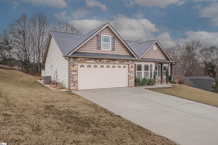 211 Daybreak Court, Wellford, SC 29385 - Image #2