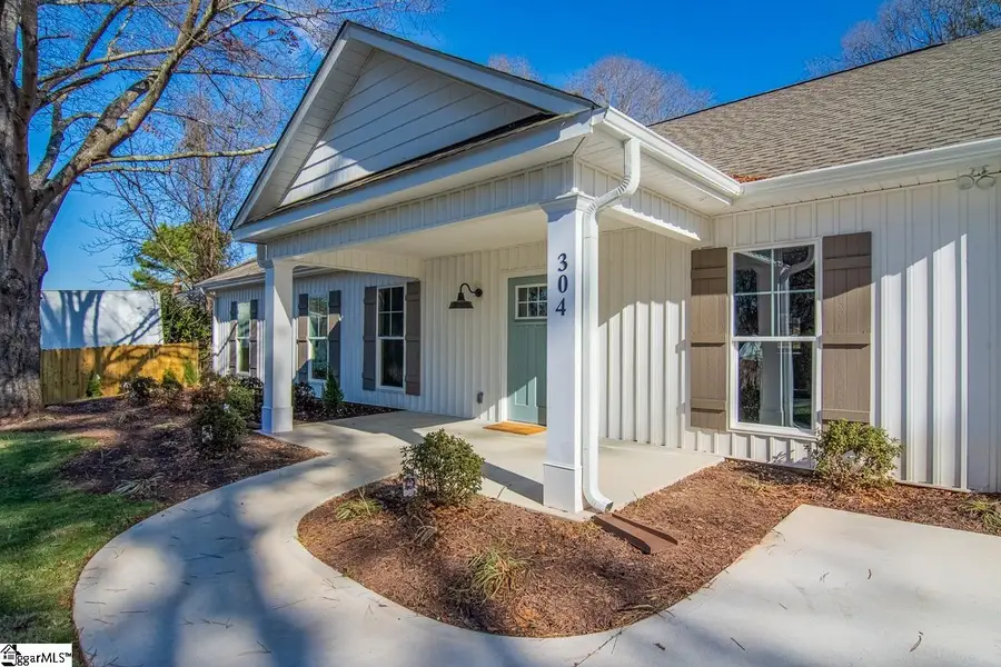 304 Lakeview Drive, Laurens, SC 29360 - Image #3