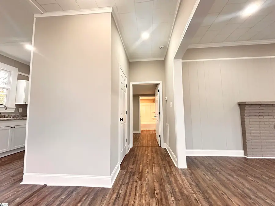 25 S Greenwood Avenue, Ware Shoals, SC 29692 - Image #3