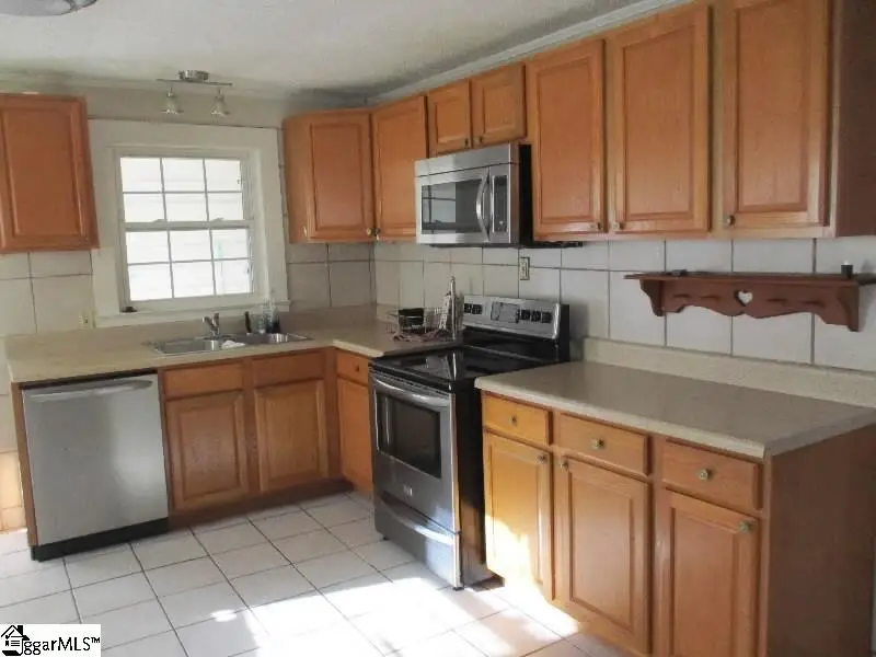 104 Douglas Street, Laurens, SC 29360 - Image #2