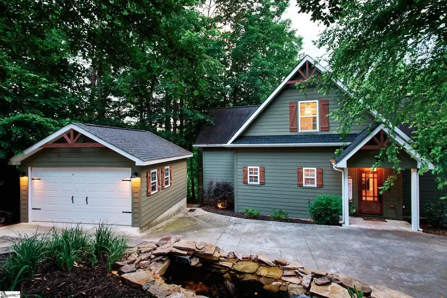 141 W Waters Edge Lane, West Union, SC 29696 - #2