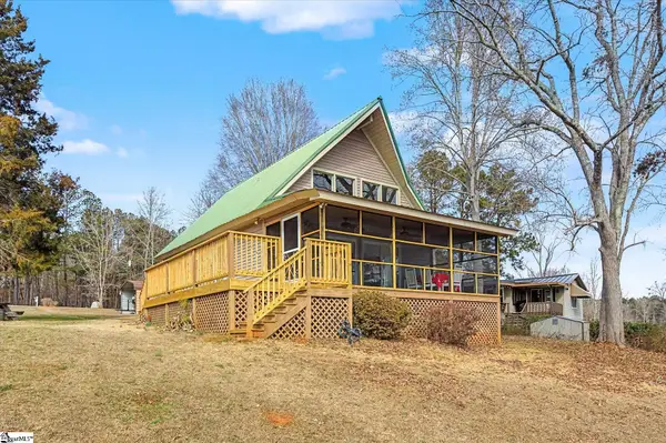 694 Holloway Cove Road, Chappells, SC 29037