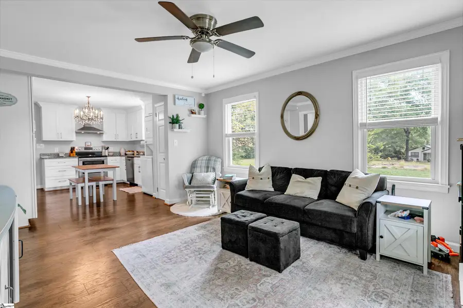 613 E Florida Avenue, Clinton, SC 29325 - #2