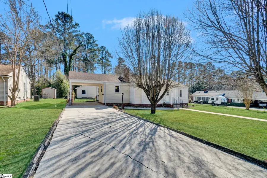 207 Elm Street, Clinton, SC 29325 - #2