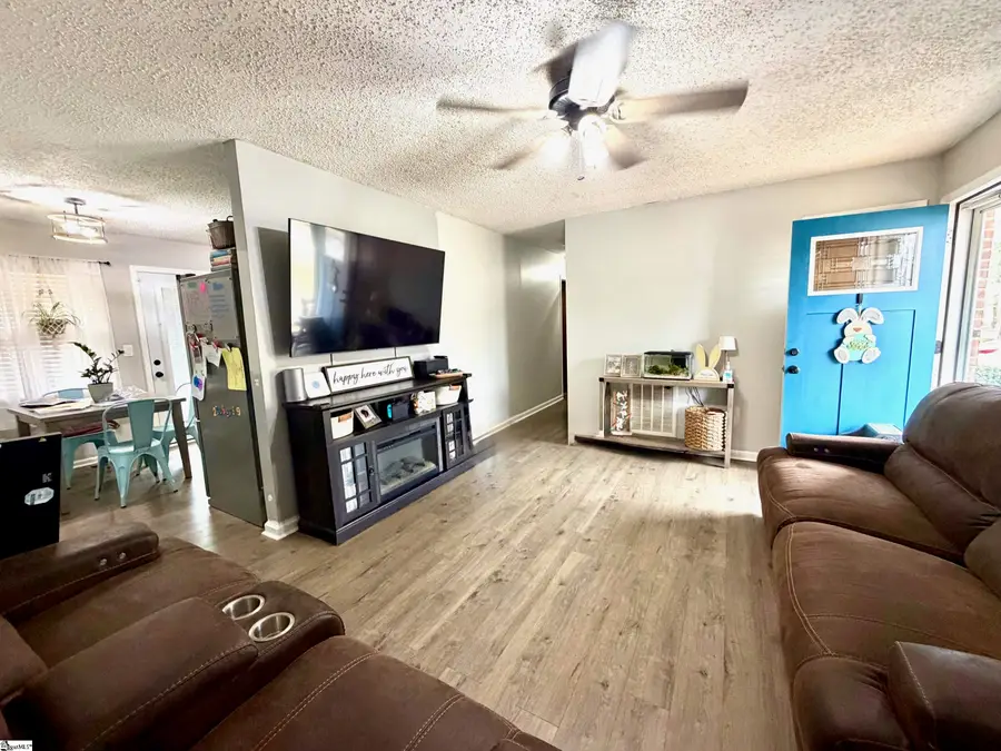 402 Calhoun Street, Laurens, SC 29360 - #3