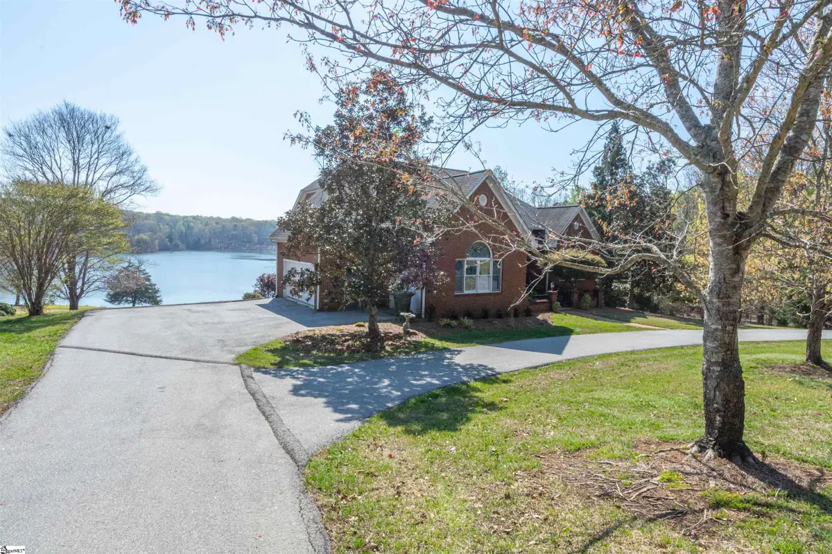 102 E Peninsula Drive, Laurens, SC 29360 - #1